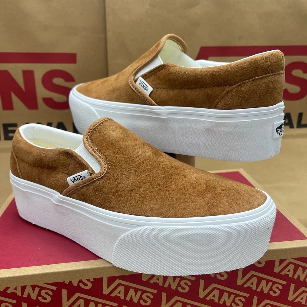 Vans NUBUCK Classic Slip-On Platform Shoe
Stackform Sneakers 
Nubuck Chipmunk - Picture 7 of 16